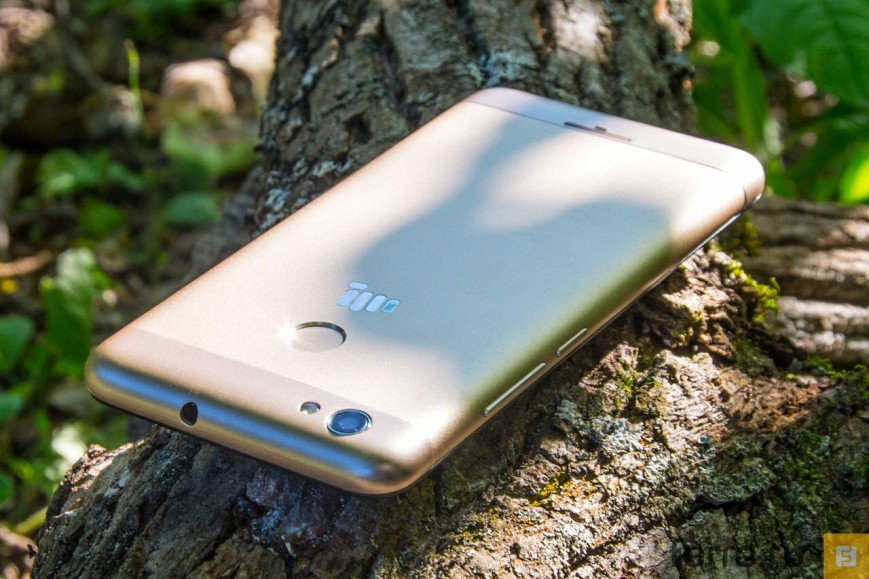 Верхняя грань Micromax Canvas Juice 4 Q465