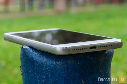 Нижняя грань Alcatel Shine Lite