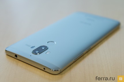 Верхняя грань Huawei Mate 9