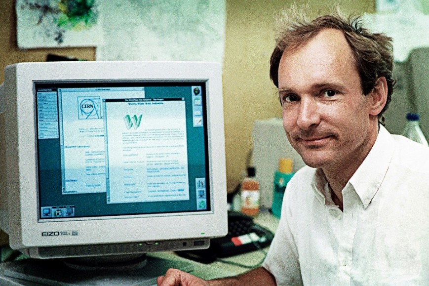Тим Бернерс-Ли за рабочим местом в лаборатории CERN (1994 год)